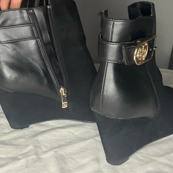 Elegant Black Ankle Boots - Picture 3 of 6